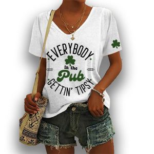 Womens Everybody In The Pub Getting Tipsy St Patricks Day Printed V Neck T Shirt1